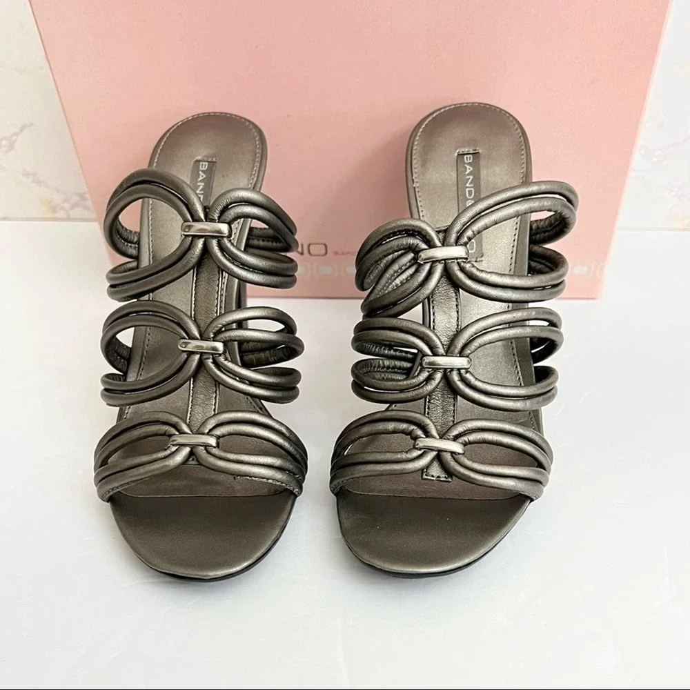Bandolino Heels Slip On Sandals Dark Pewter Silver Accents Leather/Metal‎ Upper